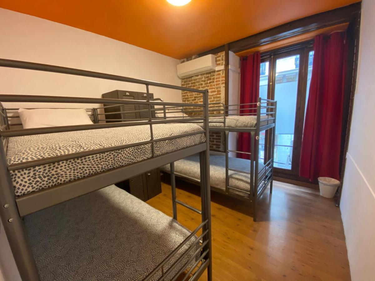 Bed in een Vrouwenslaapzaal met 16 Bedden